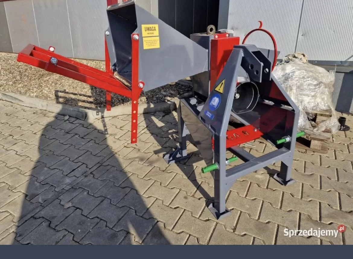 Špalikovač větví za traktor DEMAROL