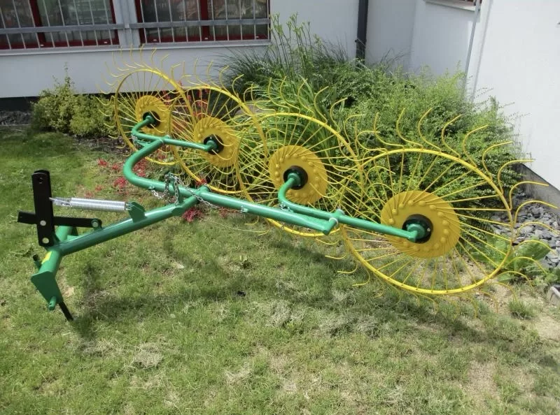 Paprskový obraceč / shrnovač sena na traktor