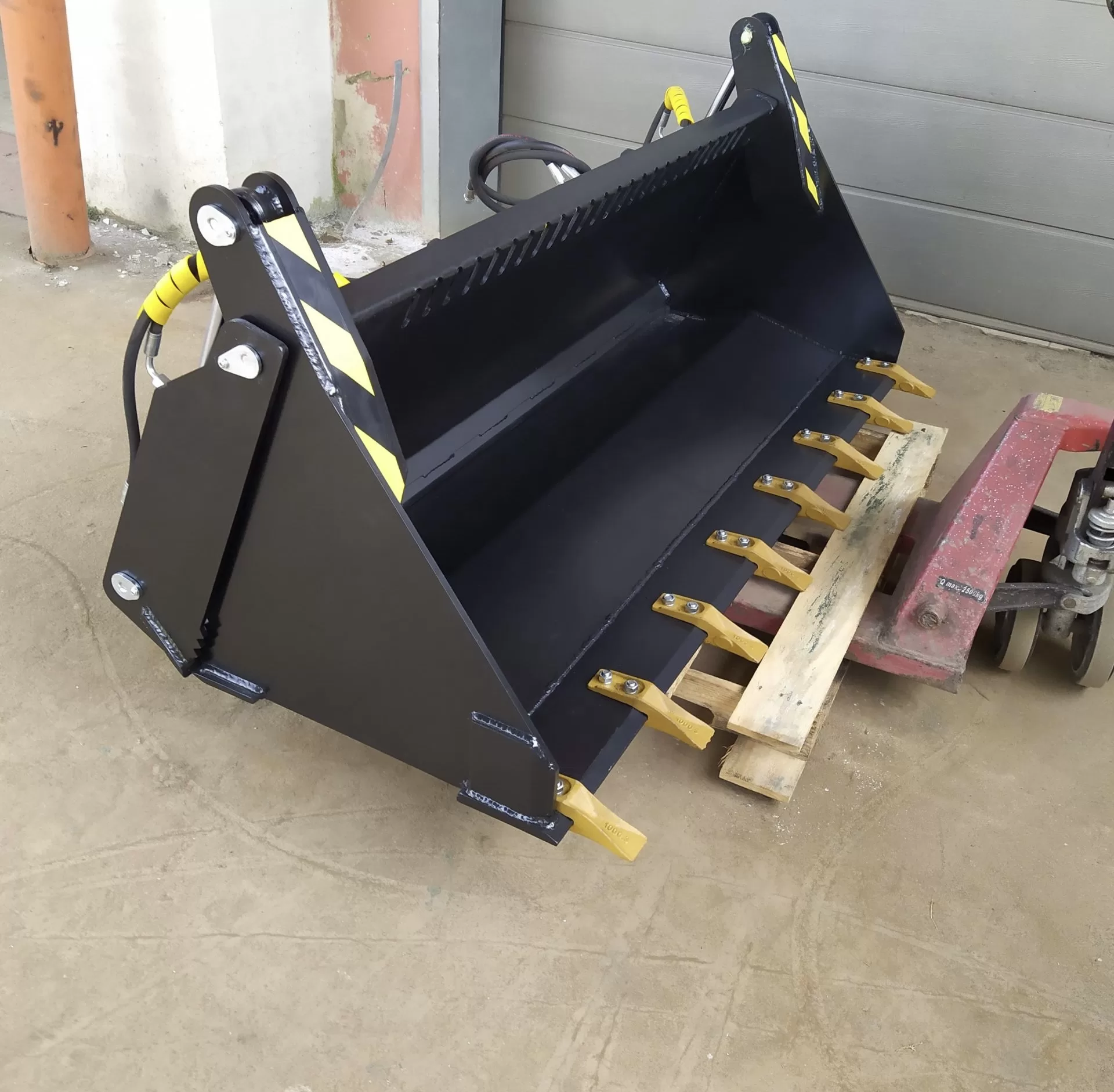 Multifunkční lopata 4v1 klapačka